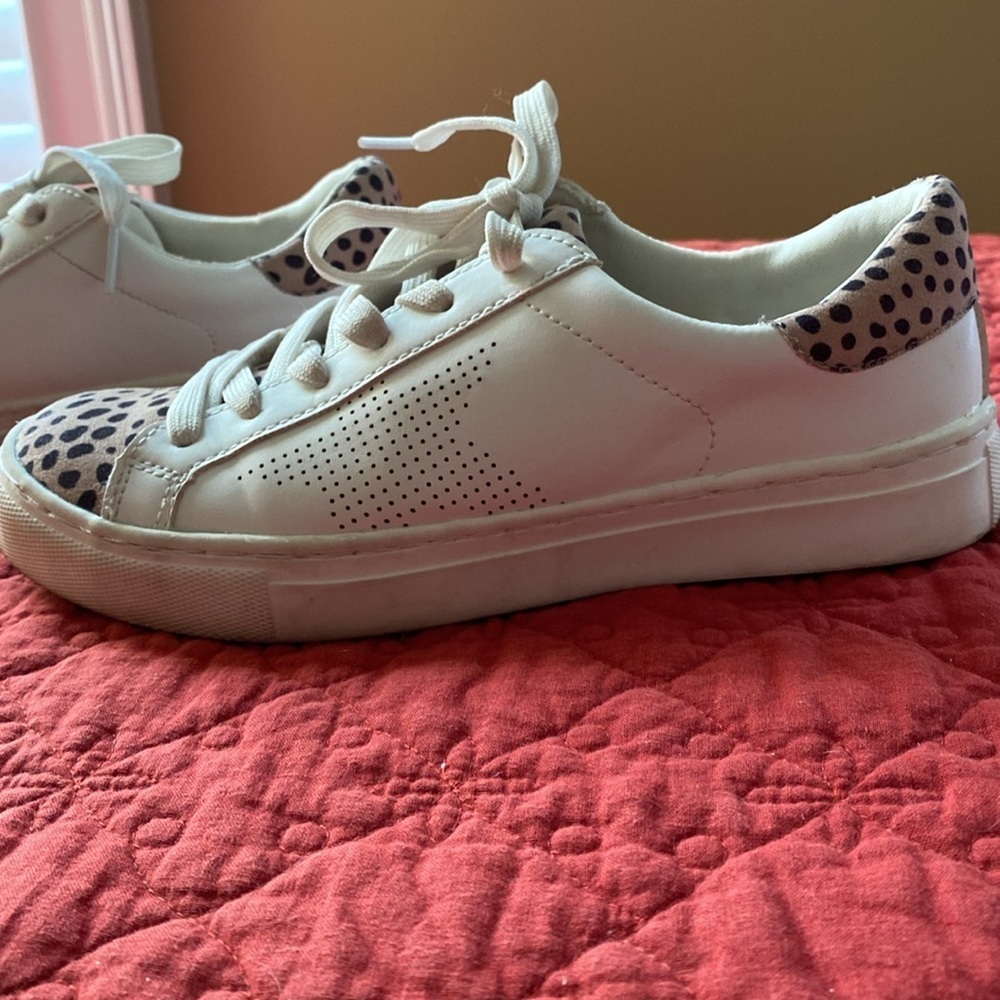 Universal Threads sneakers - Picture 4 of 6